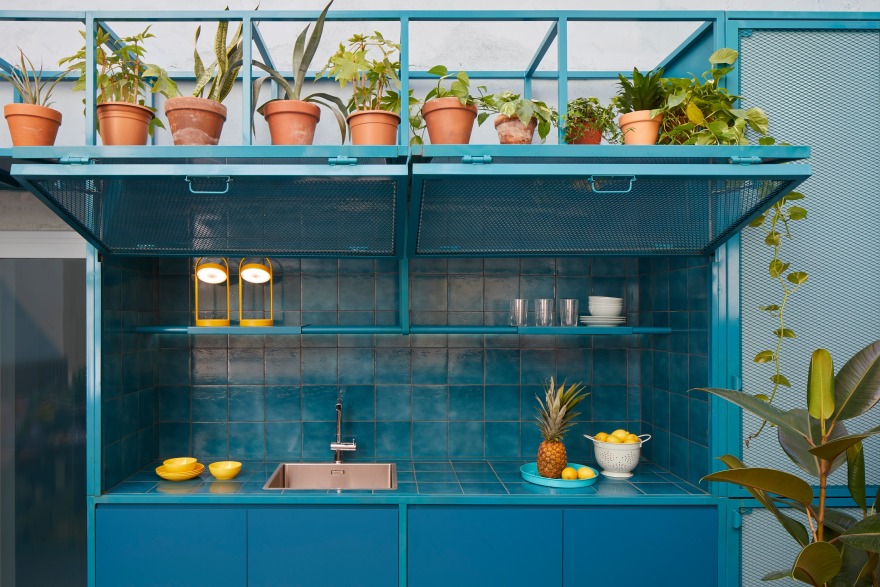 巴塞罗那彩色露台 | 折叠门与多彩空间完美融合-0