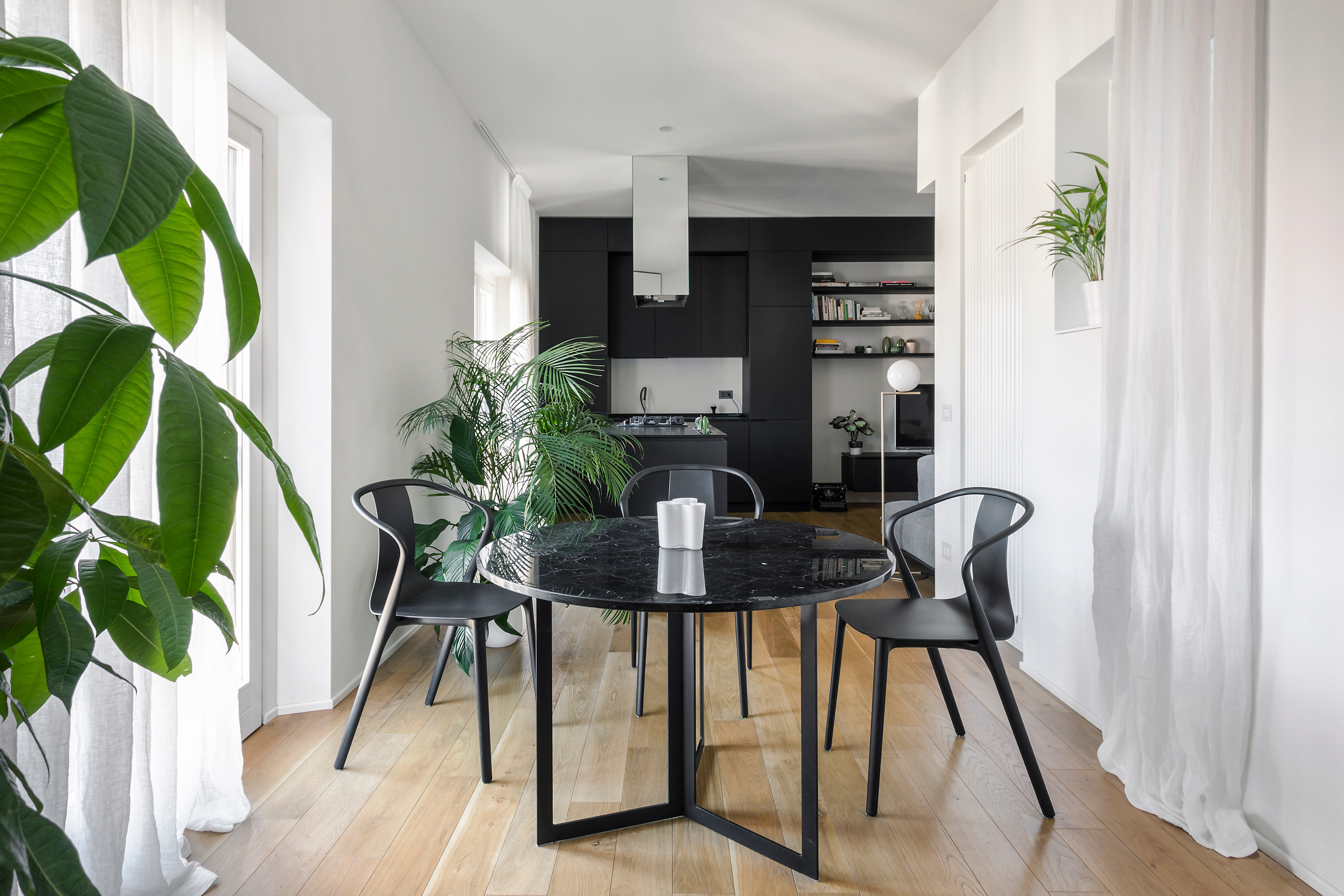 复古公寓翻新 | 从公共到私密,色彩与材料营造温馨生活-0