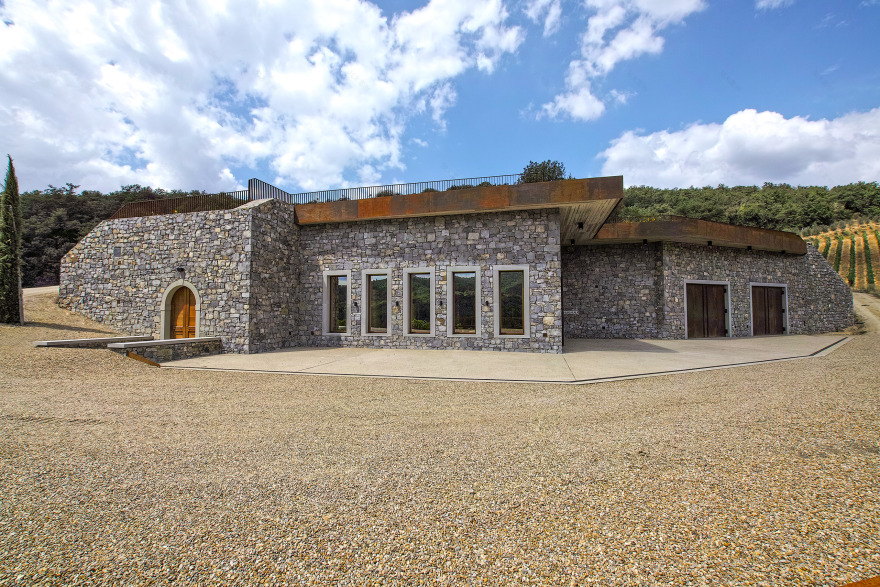 融入田间的酒庄 Cantina dell'azienda La Macinaia-5