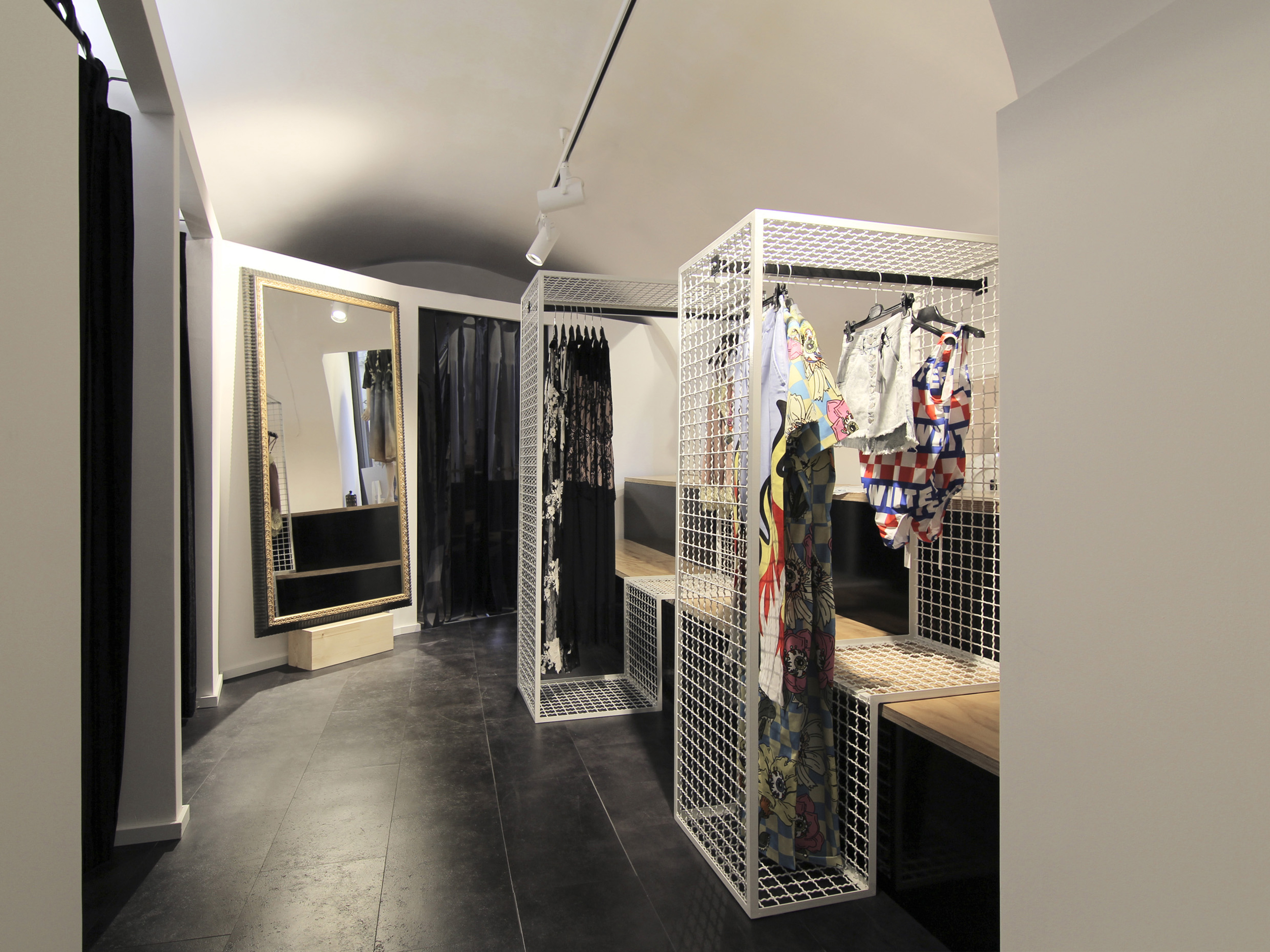 意大利女性时尚店“Mise en cage”设计-4