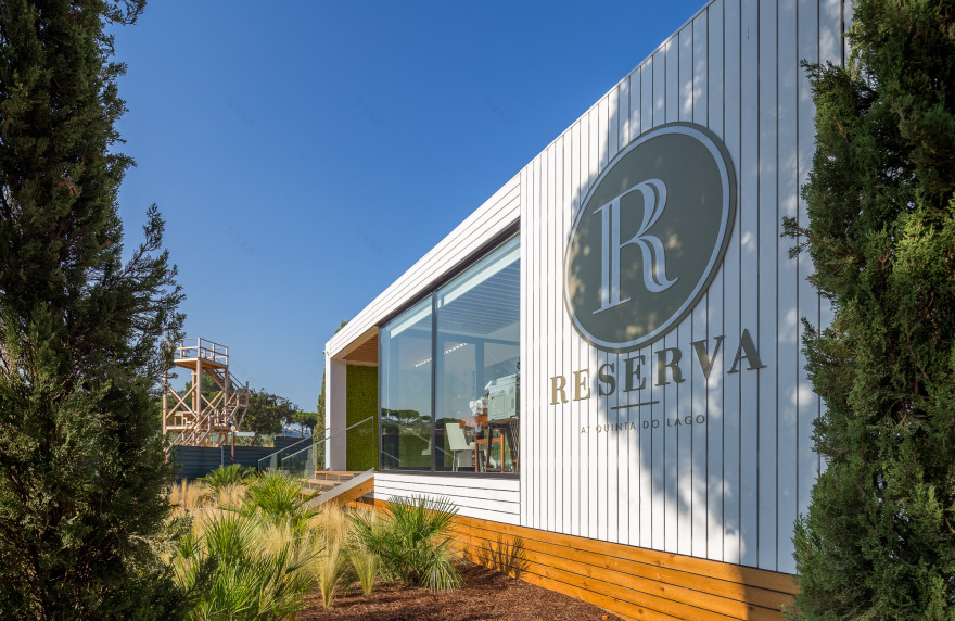 葡萄牙“树屋”销售办公室,自然与现代的完美融合-6