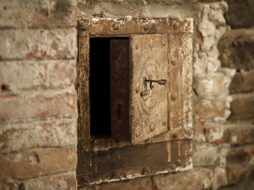 乡村铁器店变身优雅餐厅,传统工艺与美食的完美融合-19