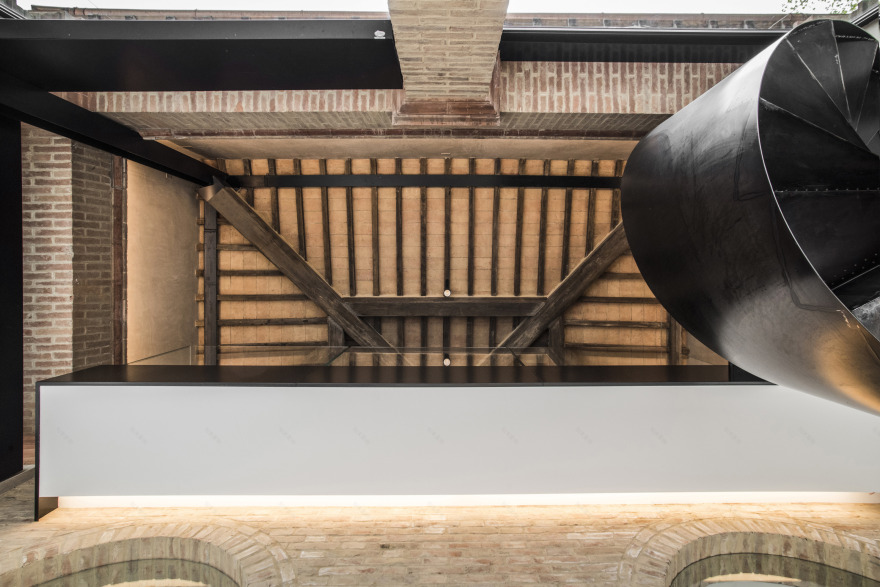 修复历史建筑,焕发新生的 Casotto del Dazio 别墅室内设计-11