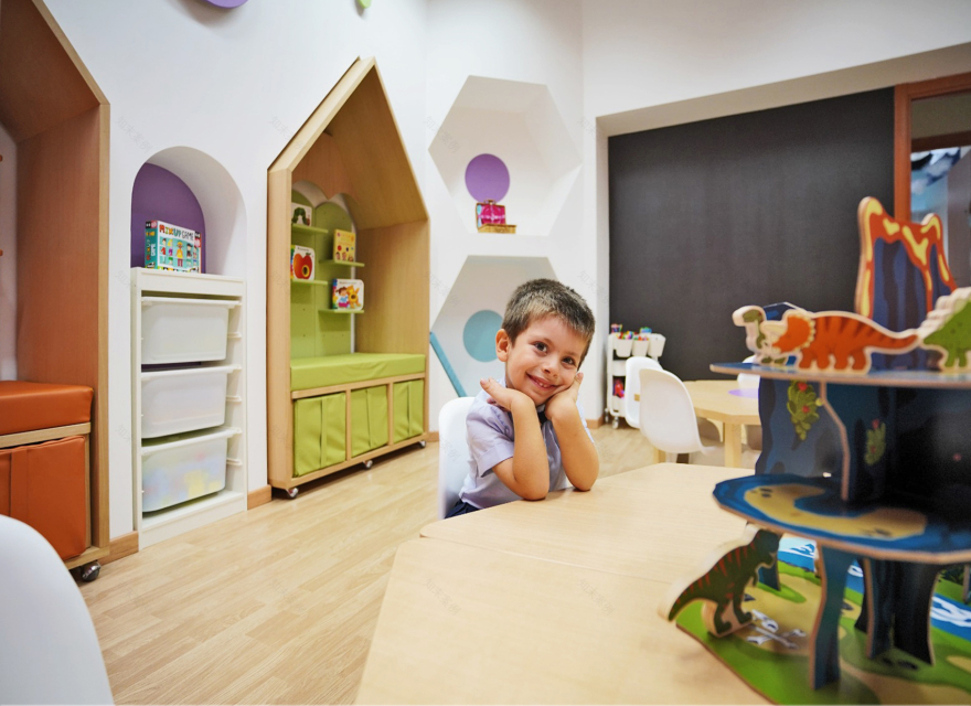 彩色魔力,Montessori 幼儿园的创意空间-4