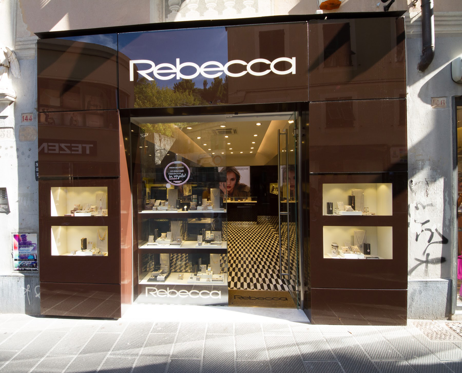 意大利简约珠宝店设计,展现高雅气质-1