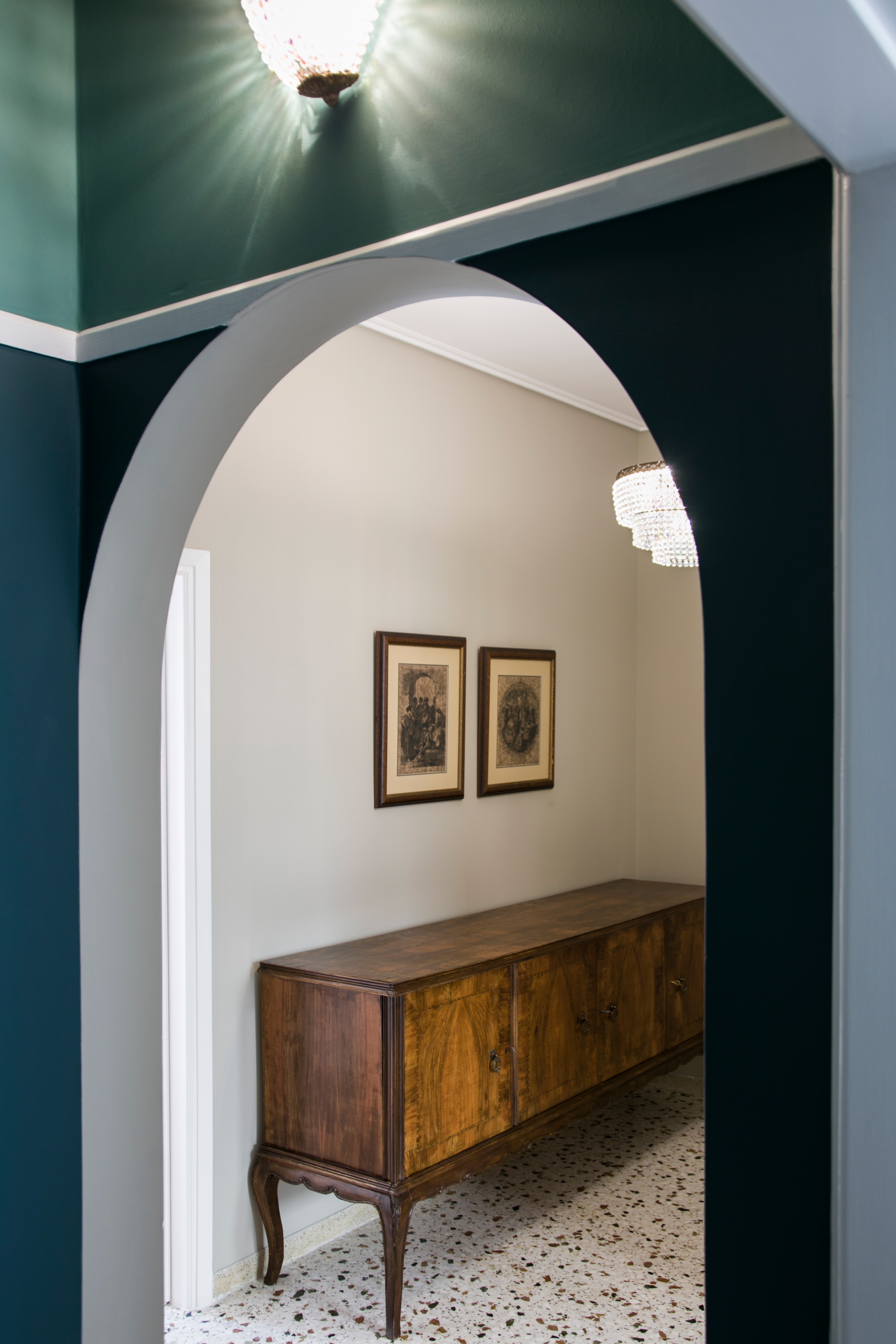 雅典 1977 年公寓的精致翻新-4