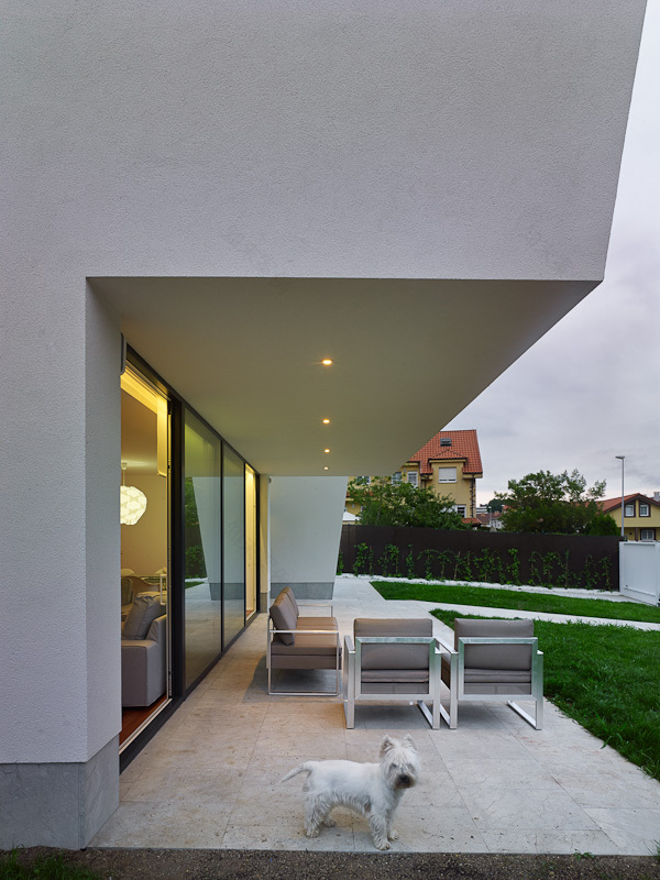 西班牙 Avilés 市简约别墅,诠释现代生活理念-22