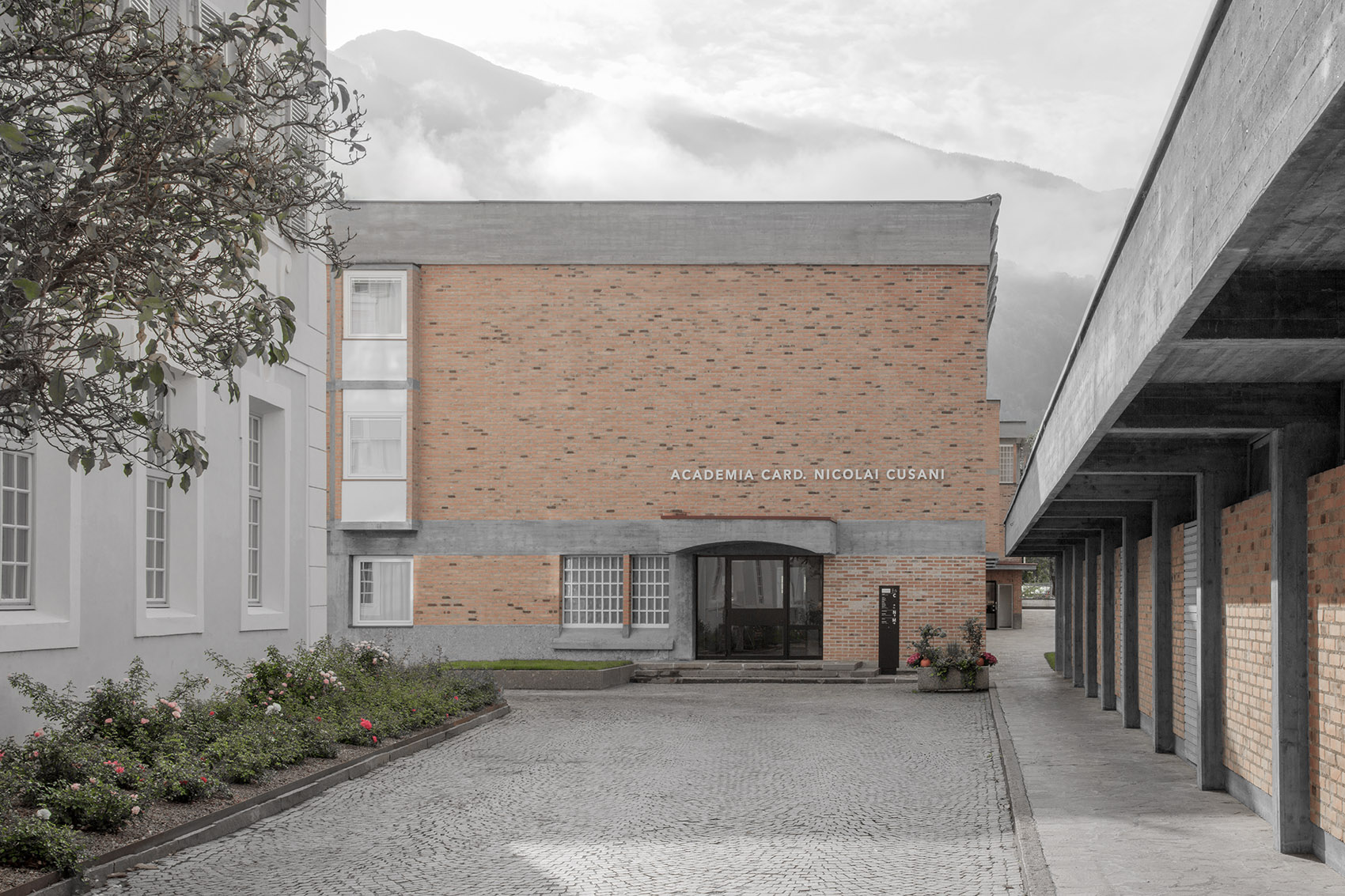 Cusanus学院翻新，意大利/结构、表面与光线的精心编排-7