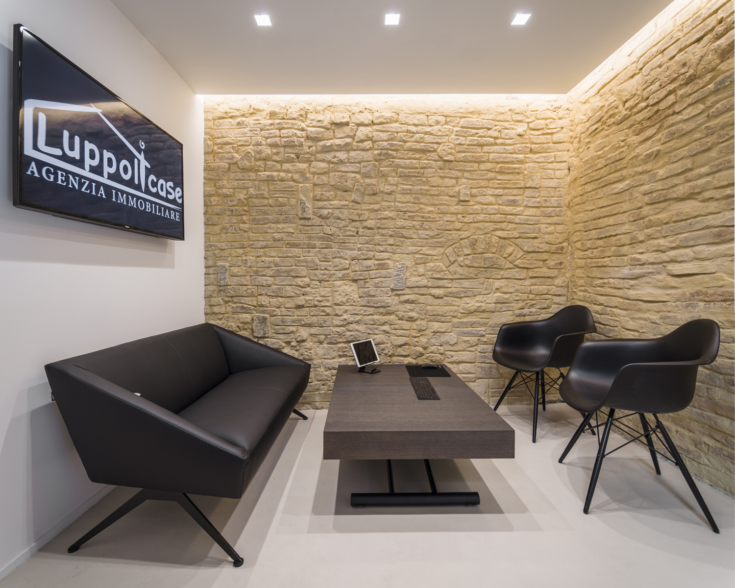 重现中世纪风华的意大利办公空间丨意大利锡耶纳-0