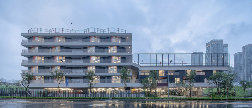 红岭实验小学 | 垂直校园,山谷庭院,儿童乐园-17