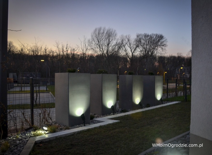 华沙沃拉区的小型屋顶花园-7