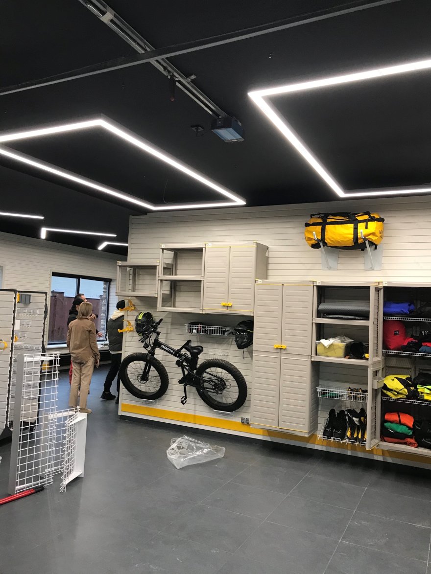 定制汽车美容车库,呈现独特照明设计-7