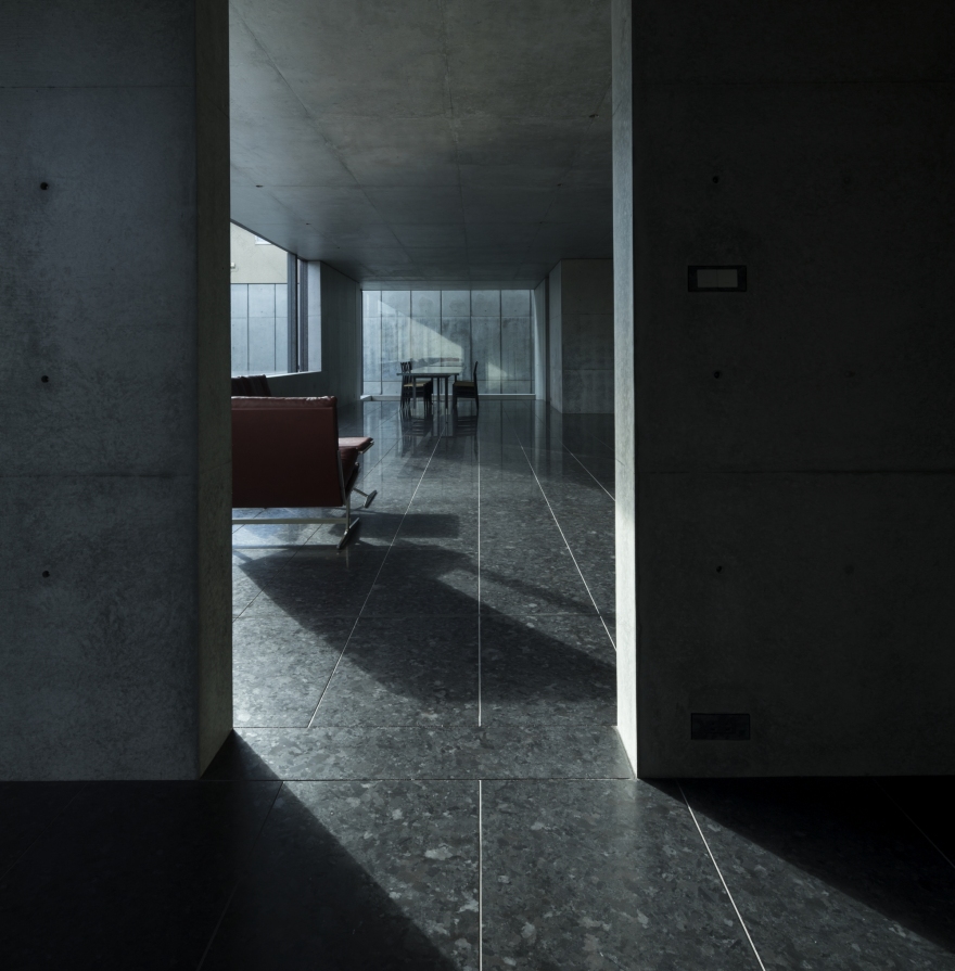 东京 Monolith 别墅 | 天地相连的空间艺术-7