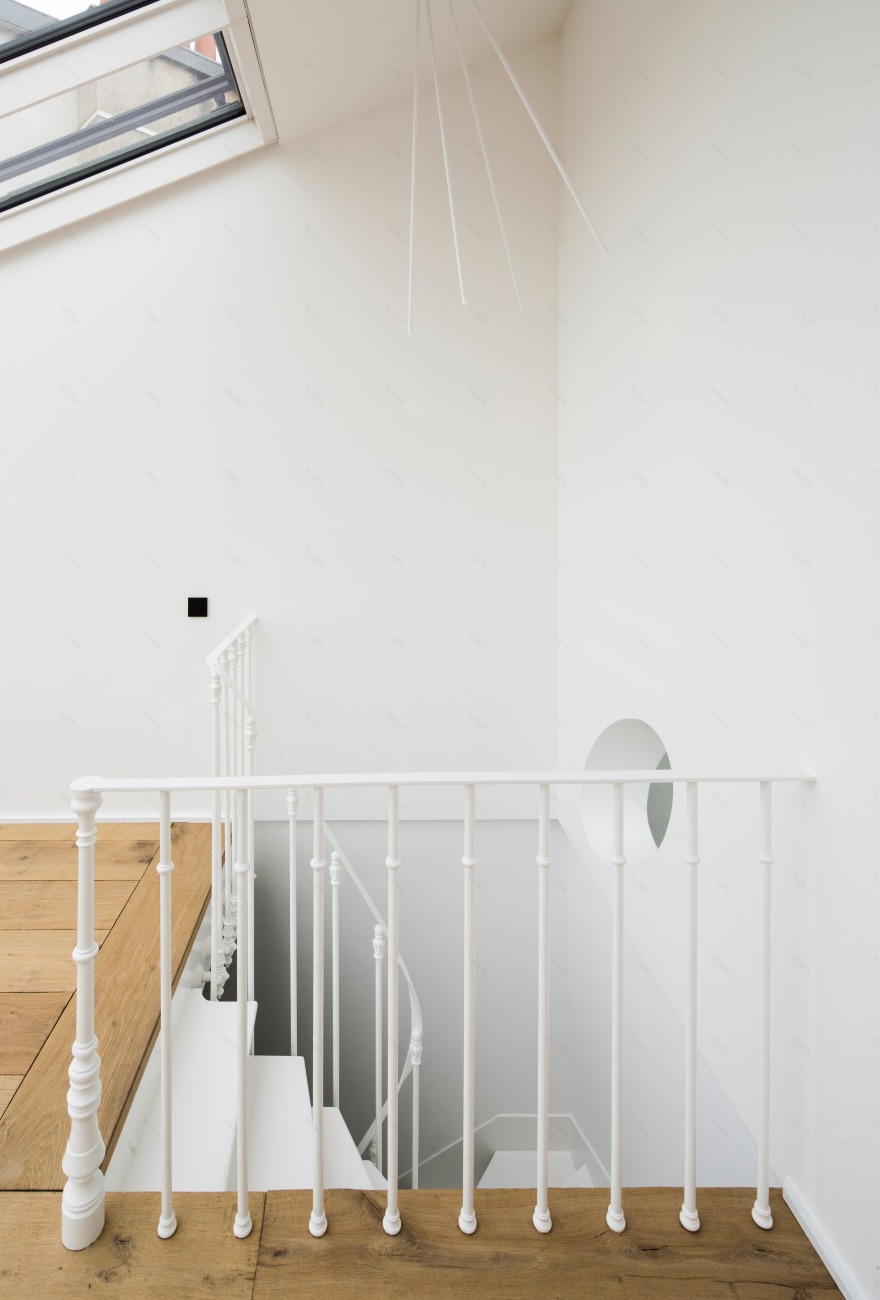 巴黎经典建筑中的现代居住空间-11