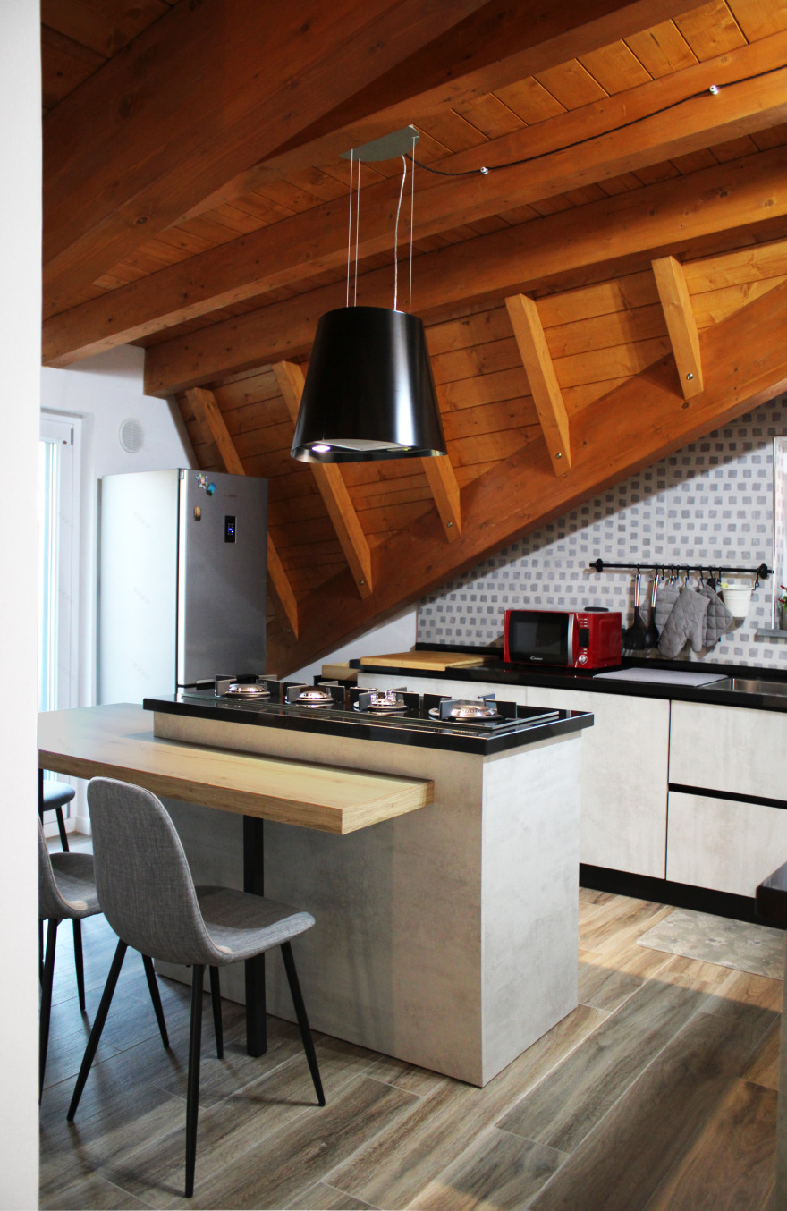 温暖木质斜屋顶,灰色调现代公寓设计-7