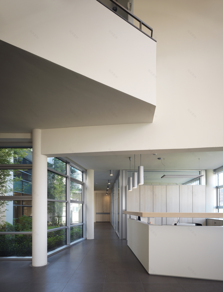 意式轻工业风建筑,环保节能的办公仓储佳作-8