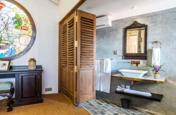 3A, Sudharmalaya Street, Fort, Galle-5