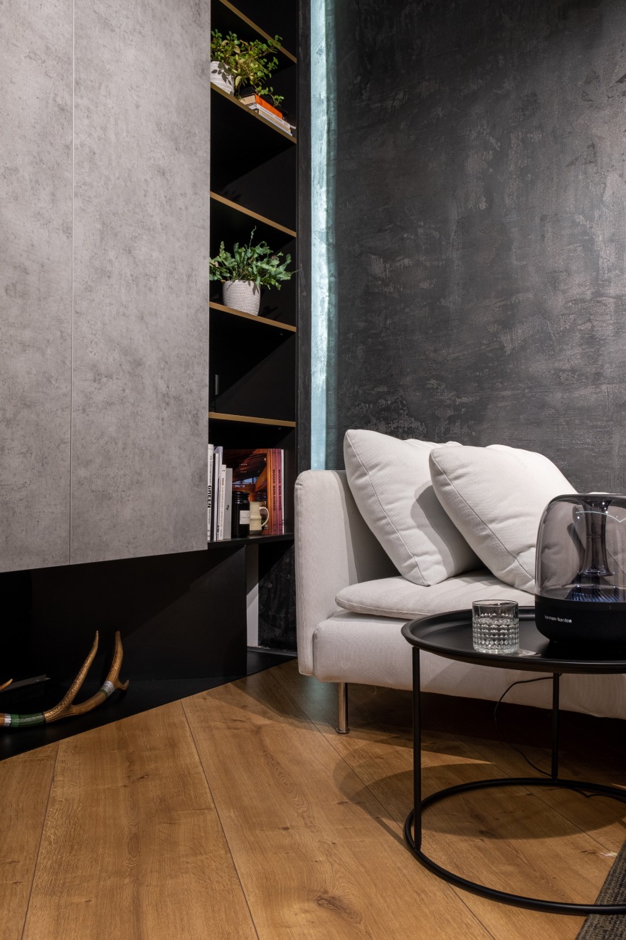 黑白极简公寓,融入自然的粗犷之美-8