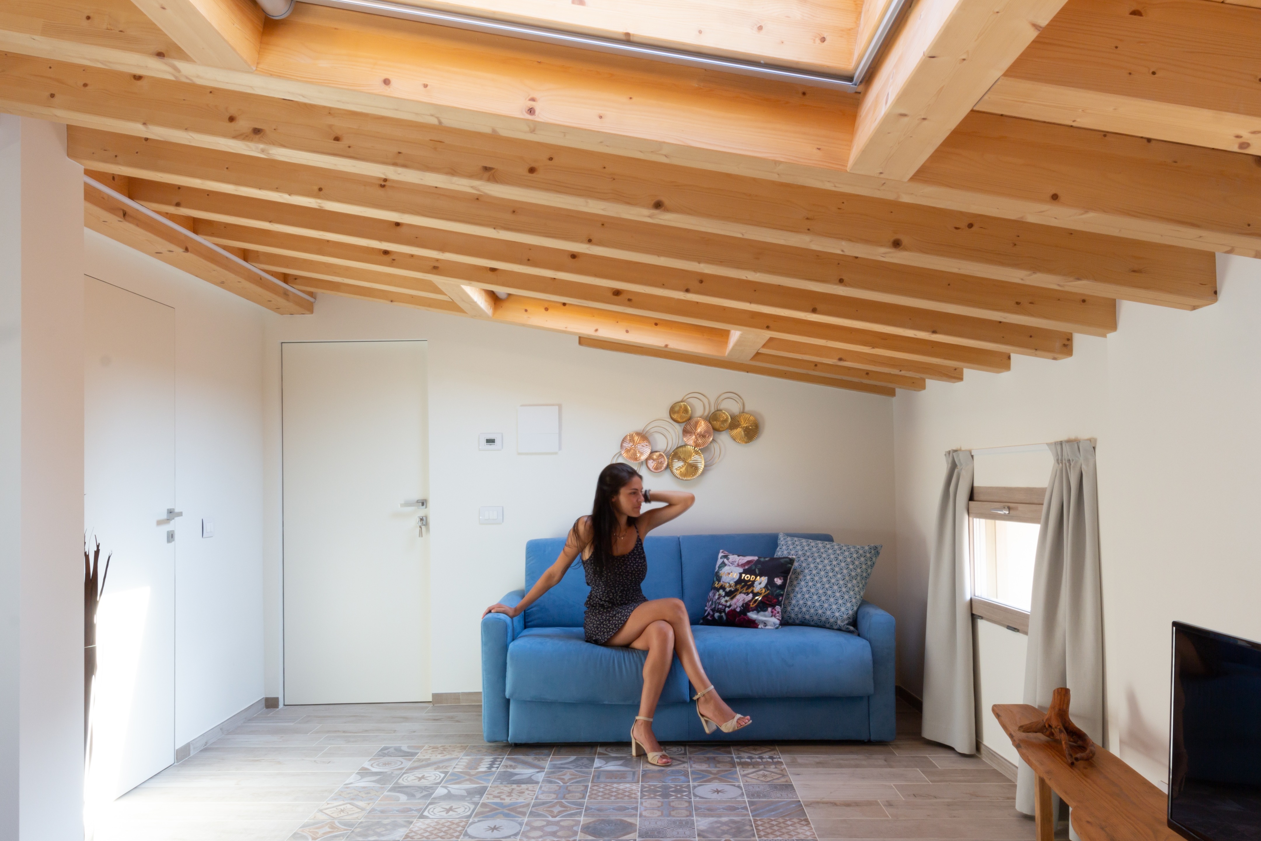 修复古城中心的“金色丰收之家”-1