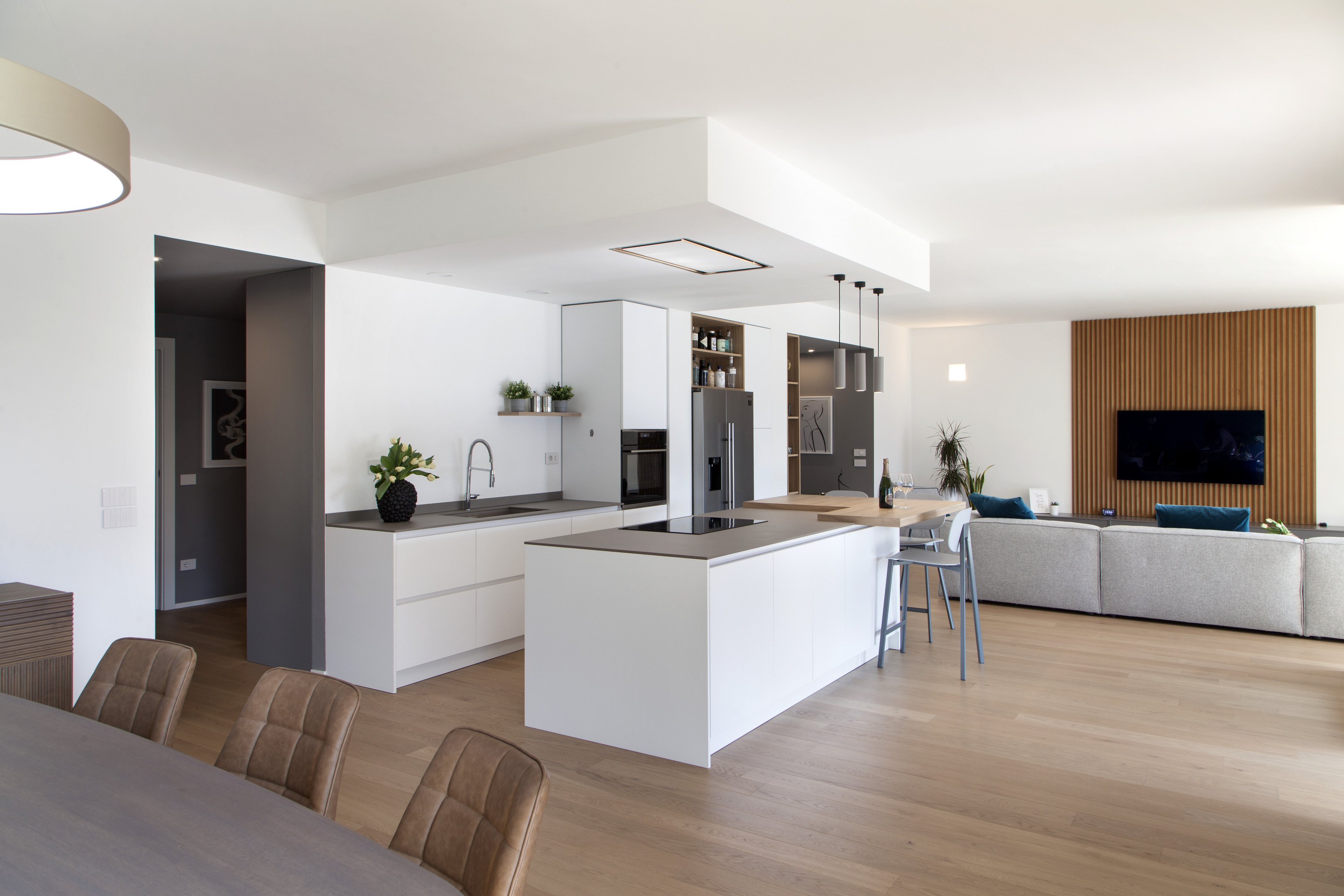 湖景宽幅公寓丨意大利莱科-7