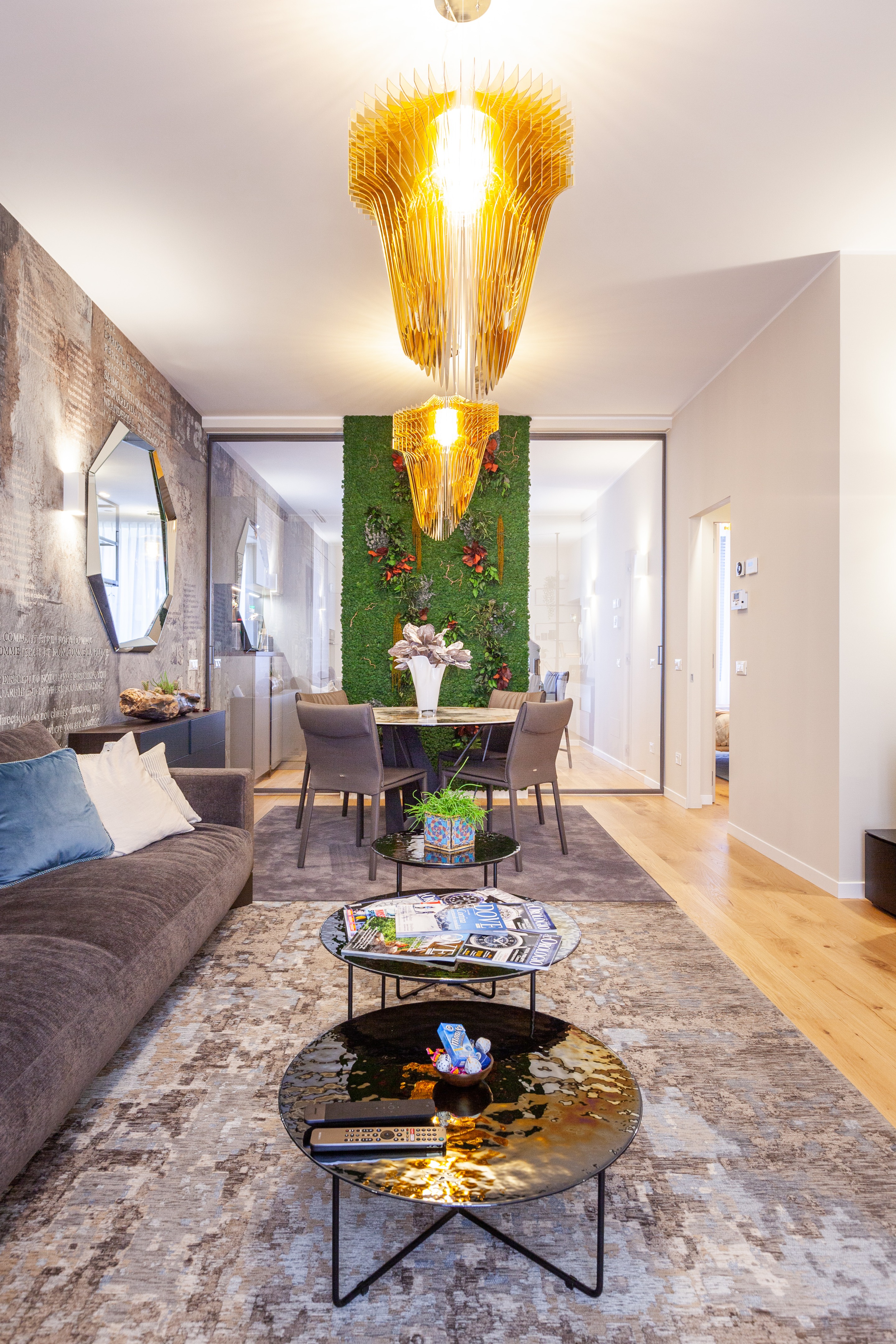 米兰中央车站公寓绿色垂直墙面设计丨意大利米兰丨CLM Design & Contract-1