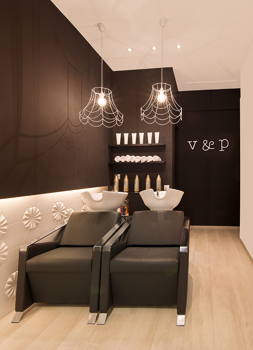 巴塞罗那理发店翻新,简约风格提升功能性-4