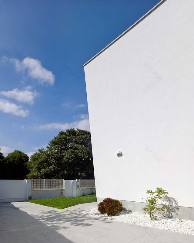 西班牙 Avilés 市简约别墅,诠释现代生活理念-11