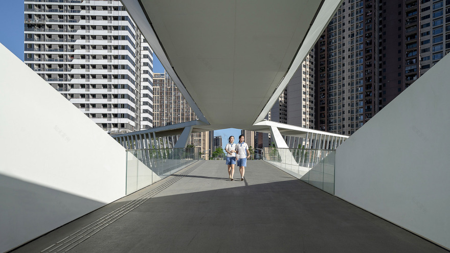 深圳坪山高级中学跨河人行桥-50