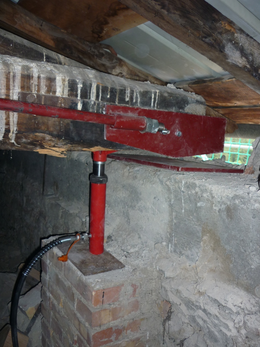 圣弗洛里塔教堂的地震修复-8