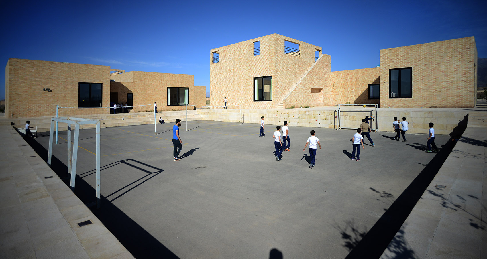 THE NOOR e MOBIN G2小学，伊朗/在城市社区般的学校中自由探索-19