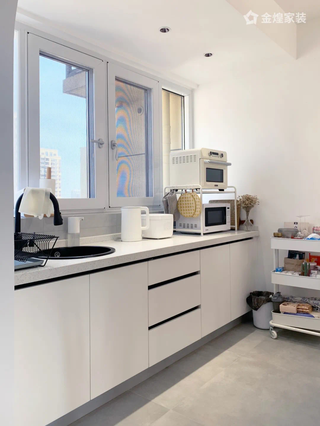 90后单身美女打造北欧极简风格-10