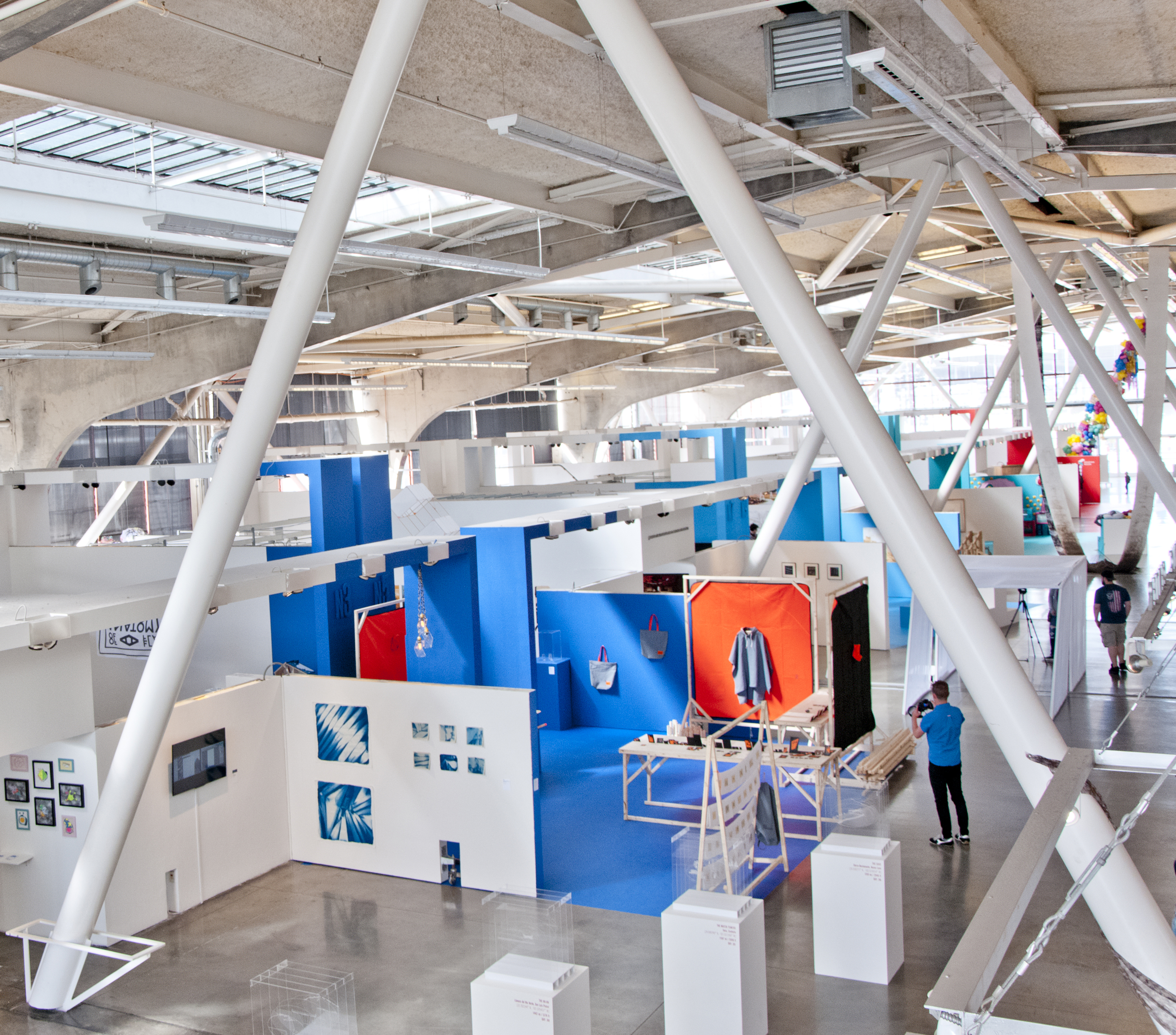 加州艺术学院多彩展厅-1