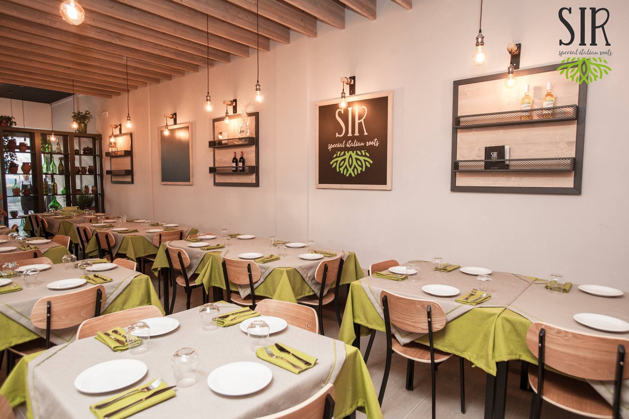 工业风新宠 | S.I.R.比萨店设计-9