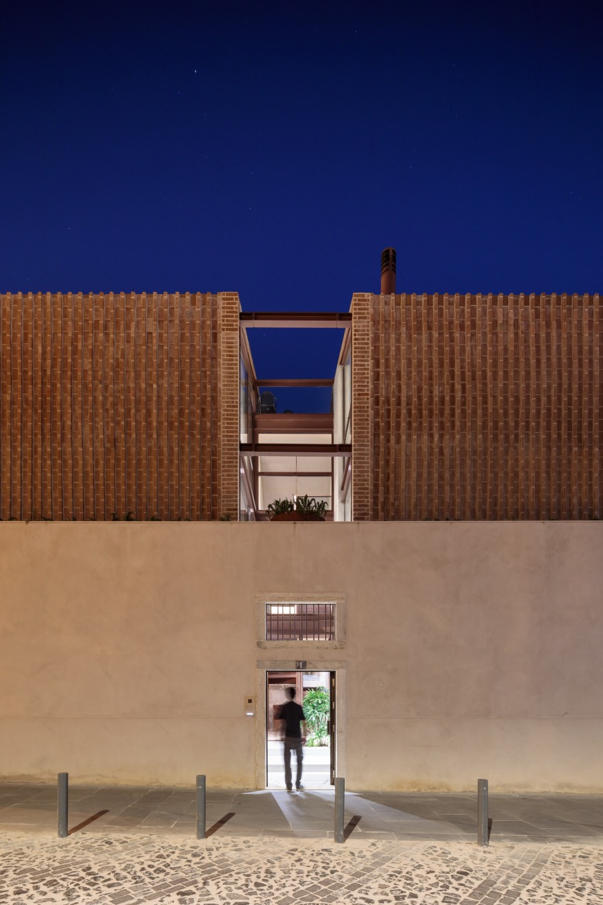 葡萄牙里斯本 Altinho 别墅,融合住宅与仓库特色的现代设计-23