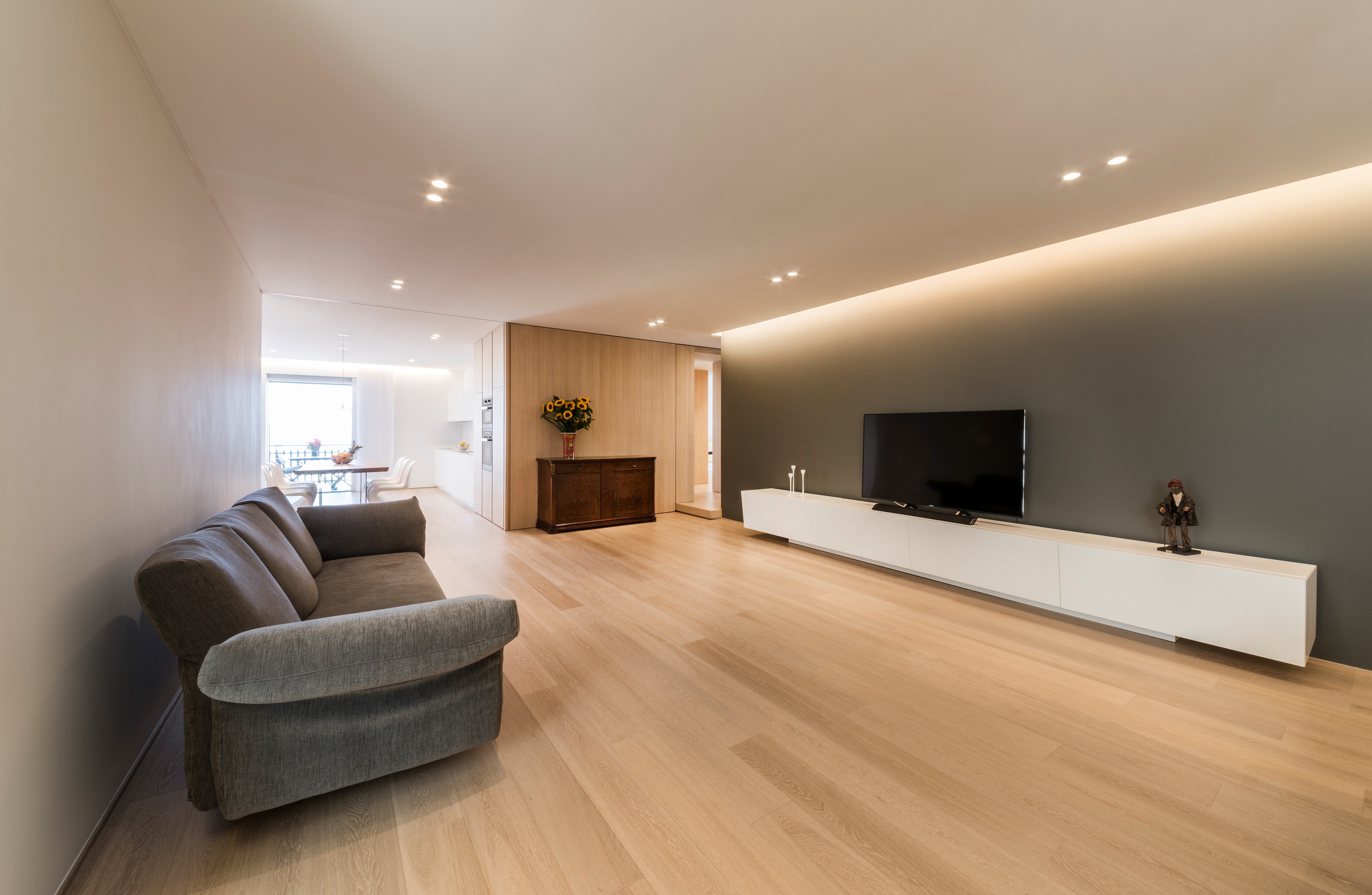 海景公寓，自然光线与极简设计的完美融合-2