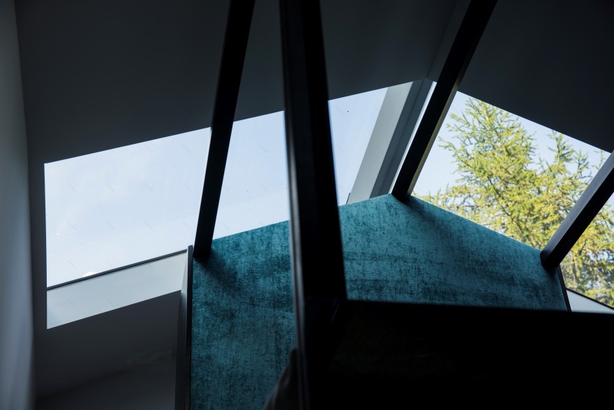 森林中的石头小屋-10