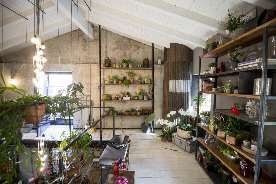 《花之子》餐厅,工业风与自然共融的设计佳作-22