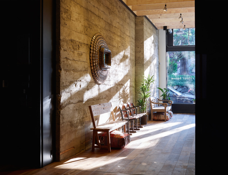 历史建筑中的现代瑜伽空间-11