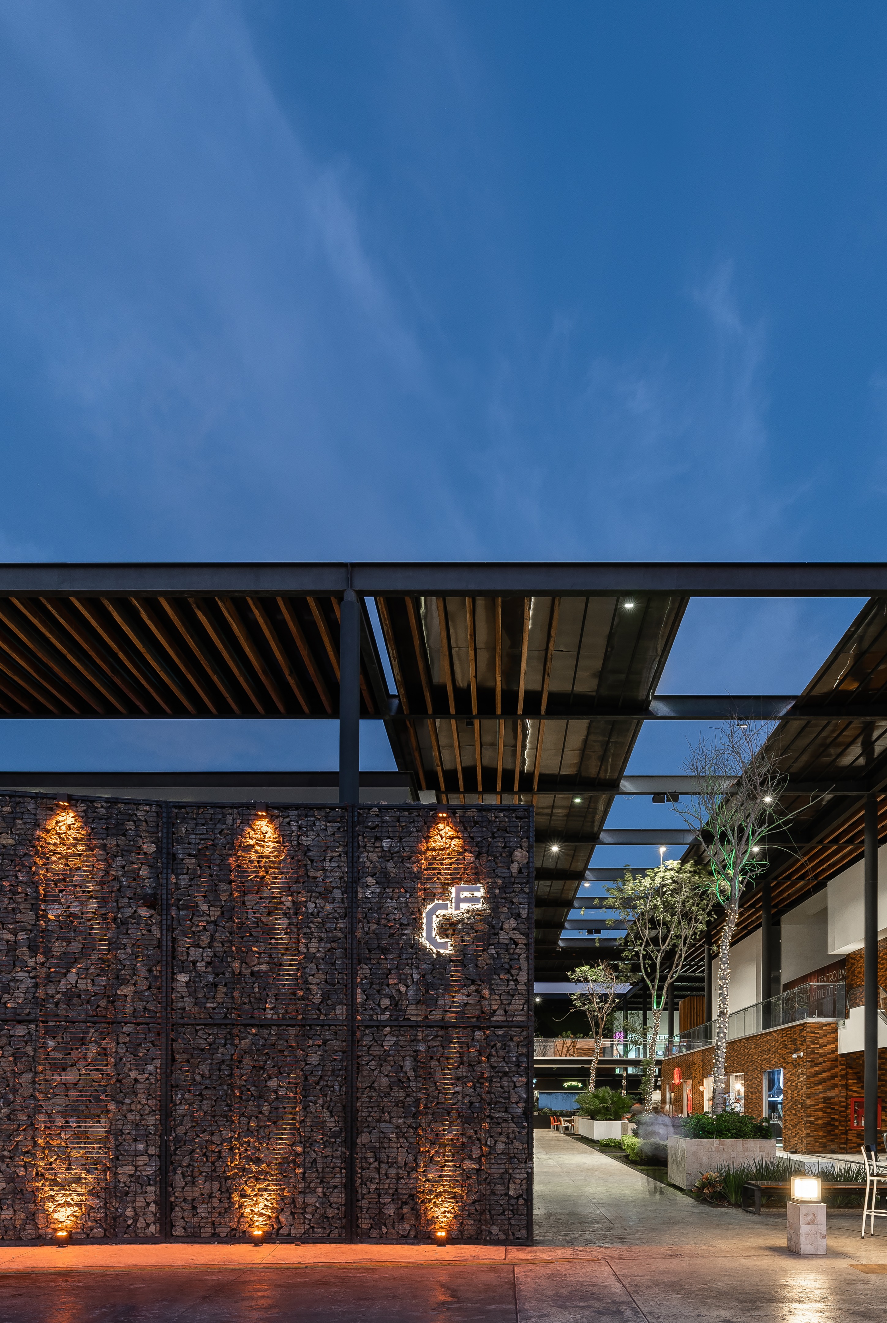 神秘巨石般的餐厅设计·CIENFUEGOS-3