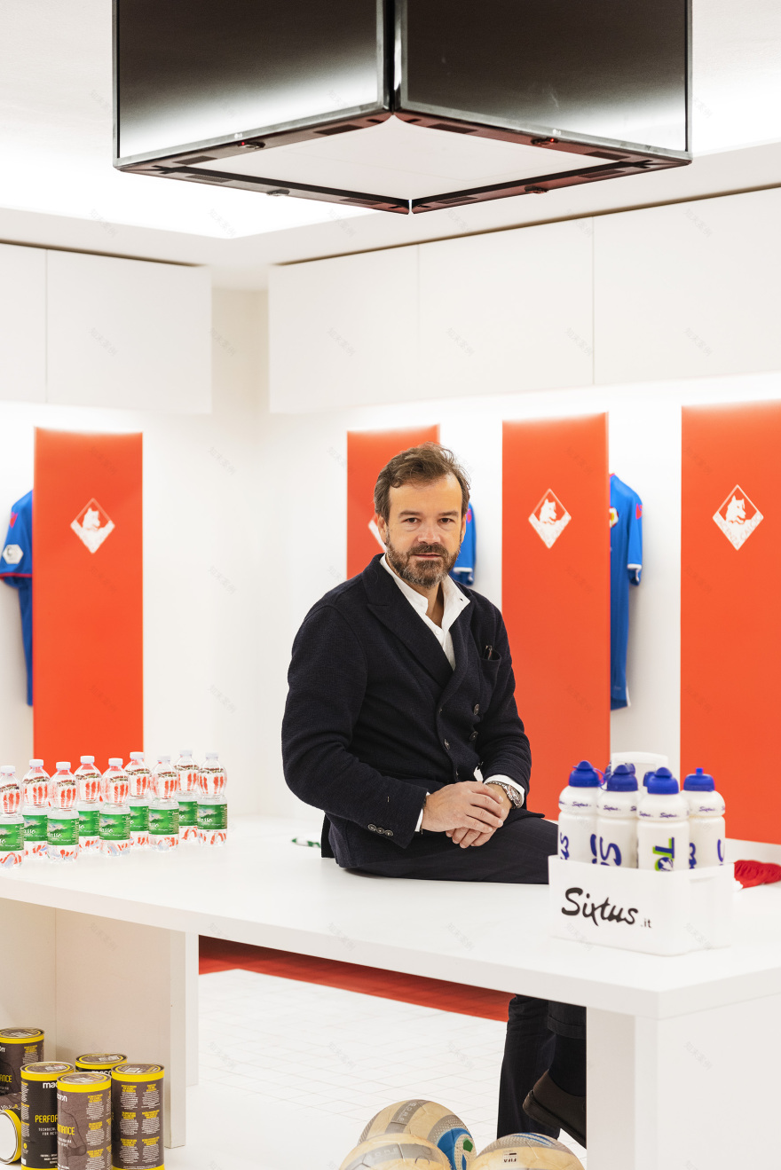 意式运动风洋溢,皮亚琴察足球队更衣室焕新亮相-5