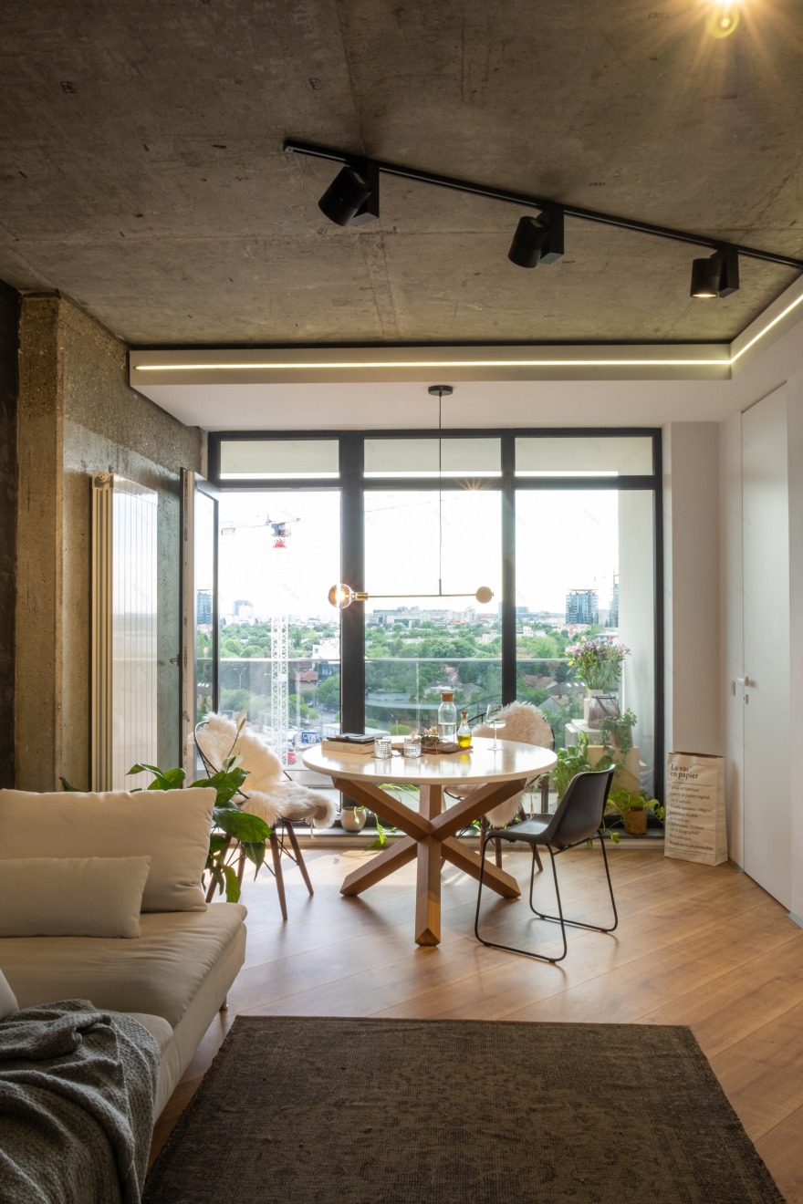 黑白极简公寓,融入自然的粗犷之美-5