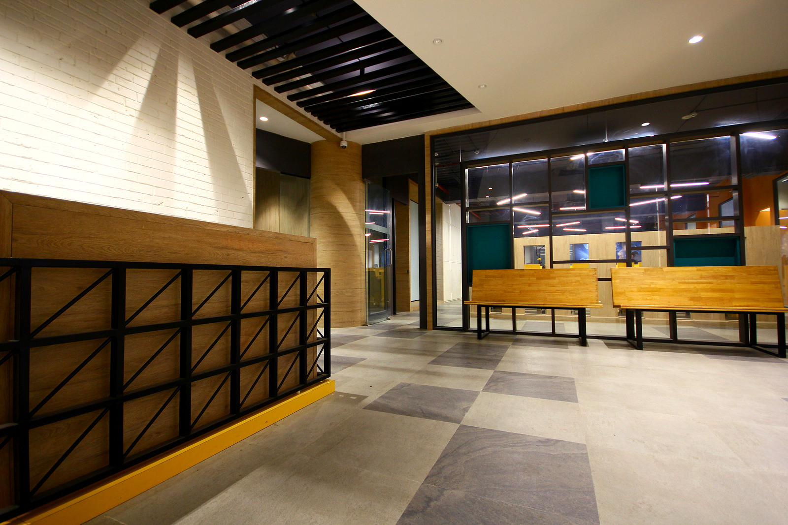 Office Millennium | 旧厂房中的时尚办公空间-1