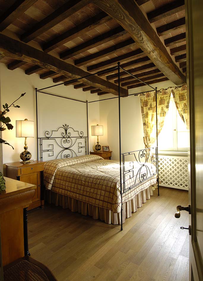 Farmhouse in a Tuscan vineyard-5