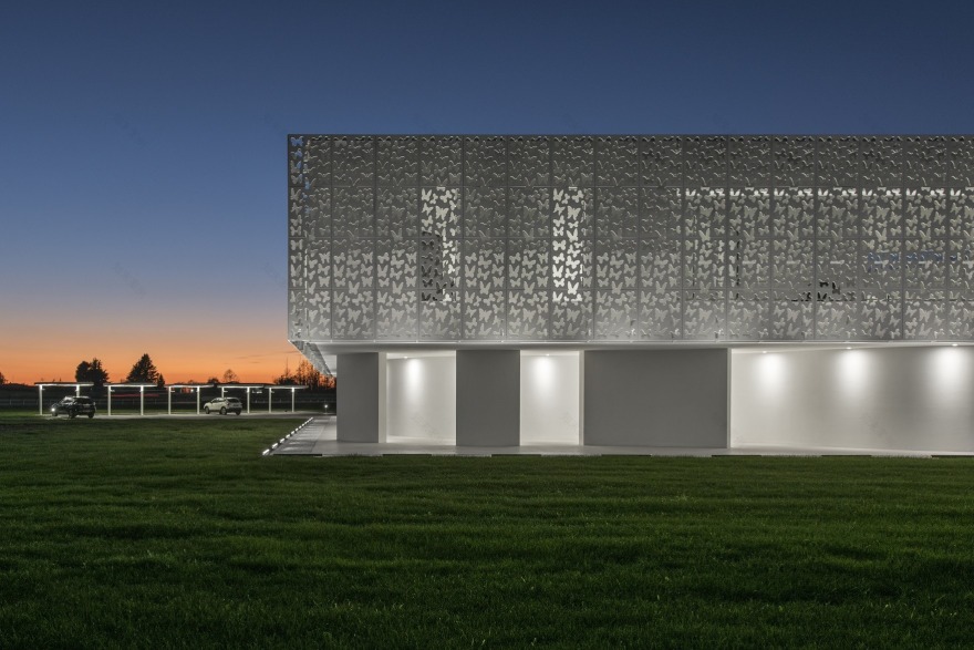 意式蝶舞·Omnicos 化妆品总部办公建筑-37