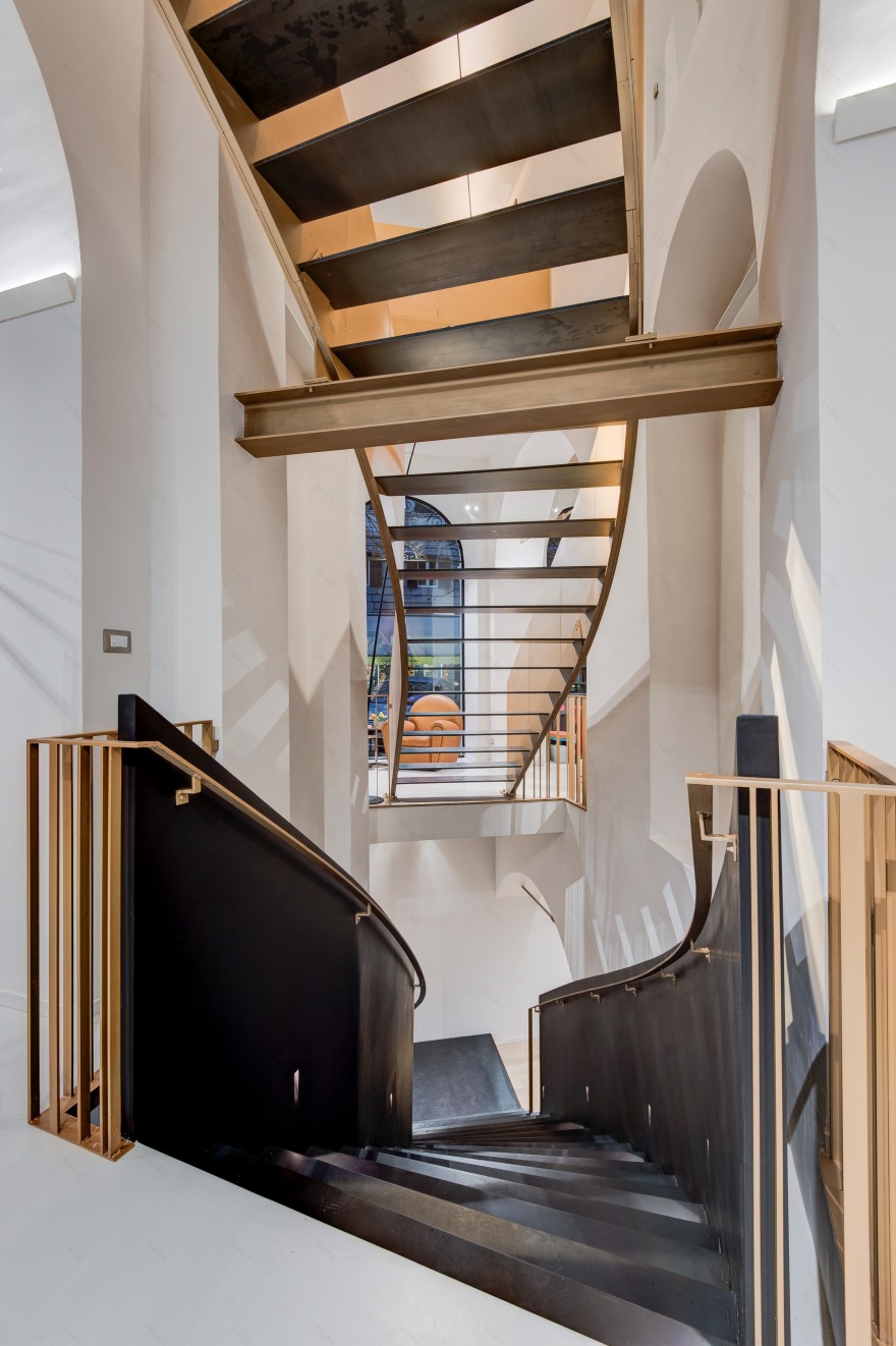 波尔特罗纳·弗劳展厅-7