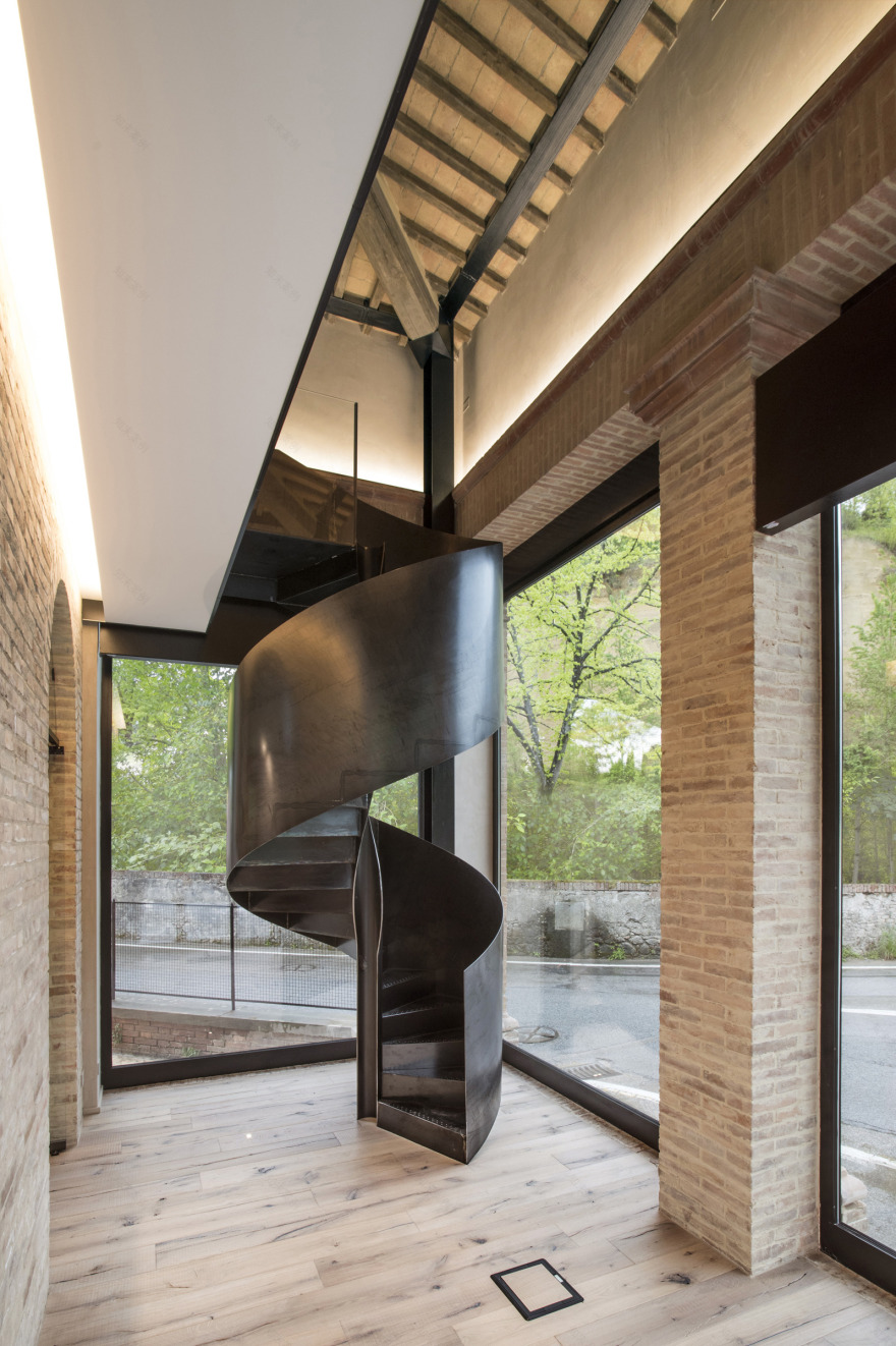 修复历史建筑,焕发新生的 Casotto del Dazio 别墅室内设计-2