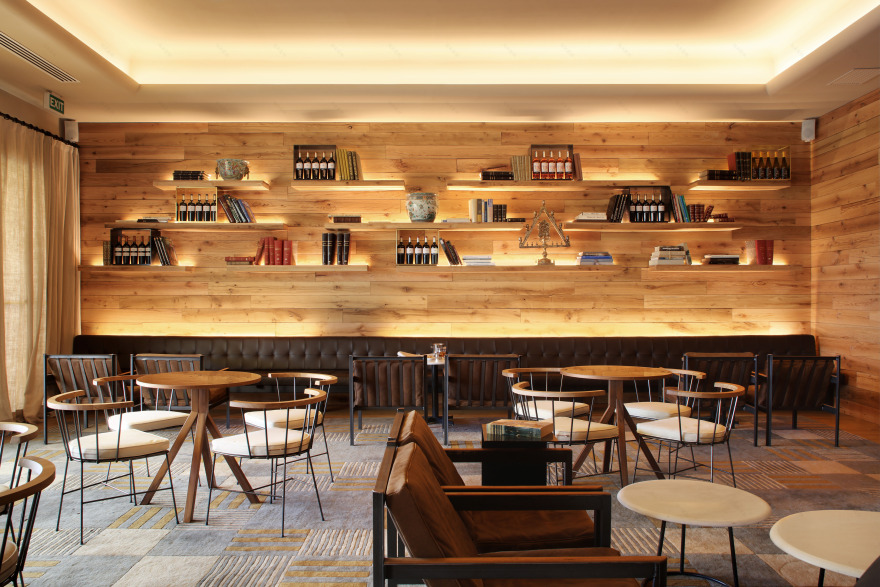 酒店佩拉拉达翻新设计 | 融入自然元素的现代室内空间-11