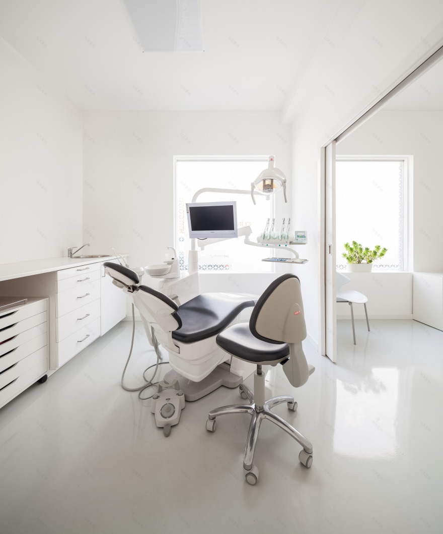 历史小镇的诊所重生 | 葡萄牙 Clínica da Vila 口腔诊所设计-8