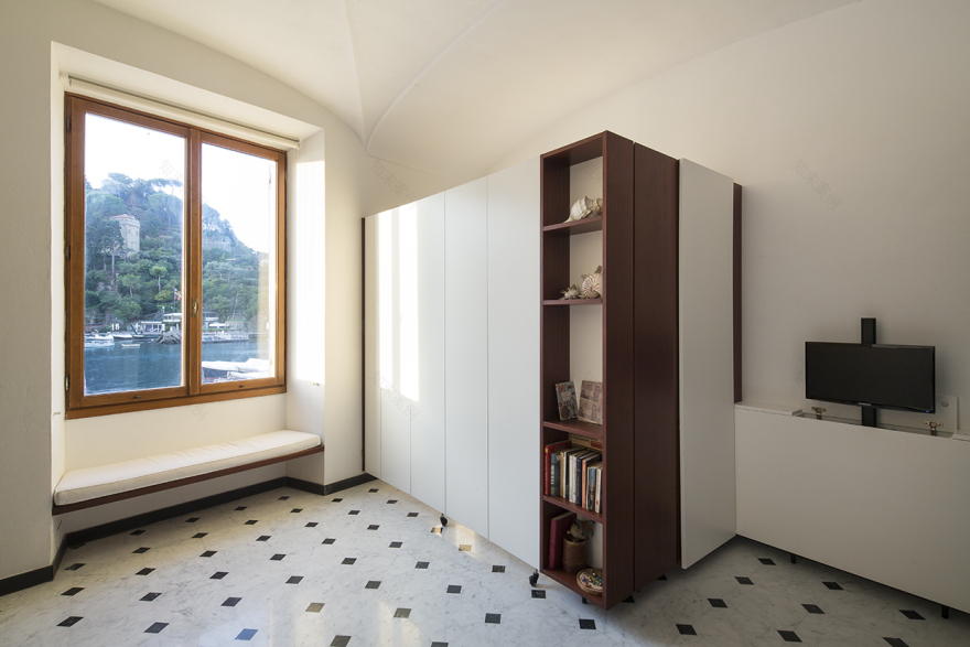 意大利公寓 Casa GAS 以木质隐匿面板打造多功能空间-1