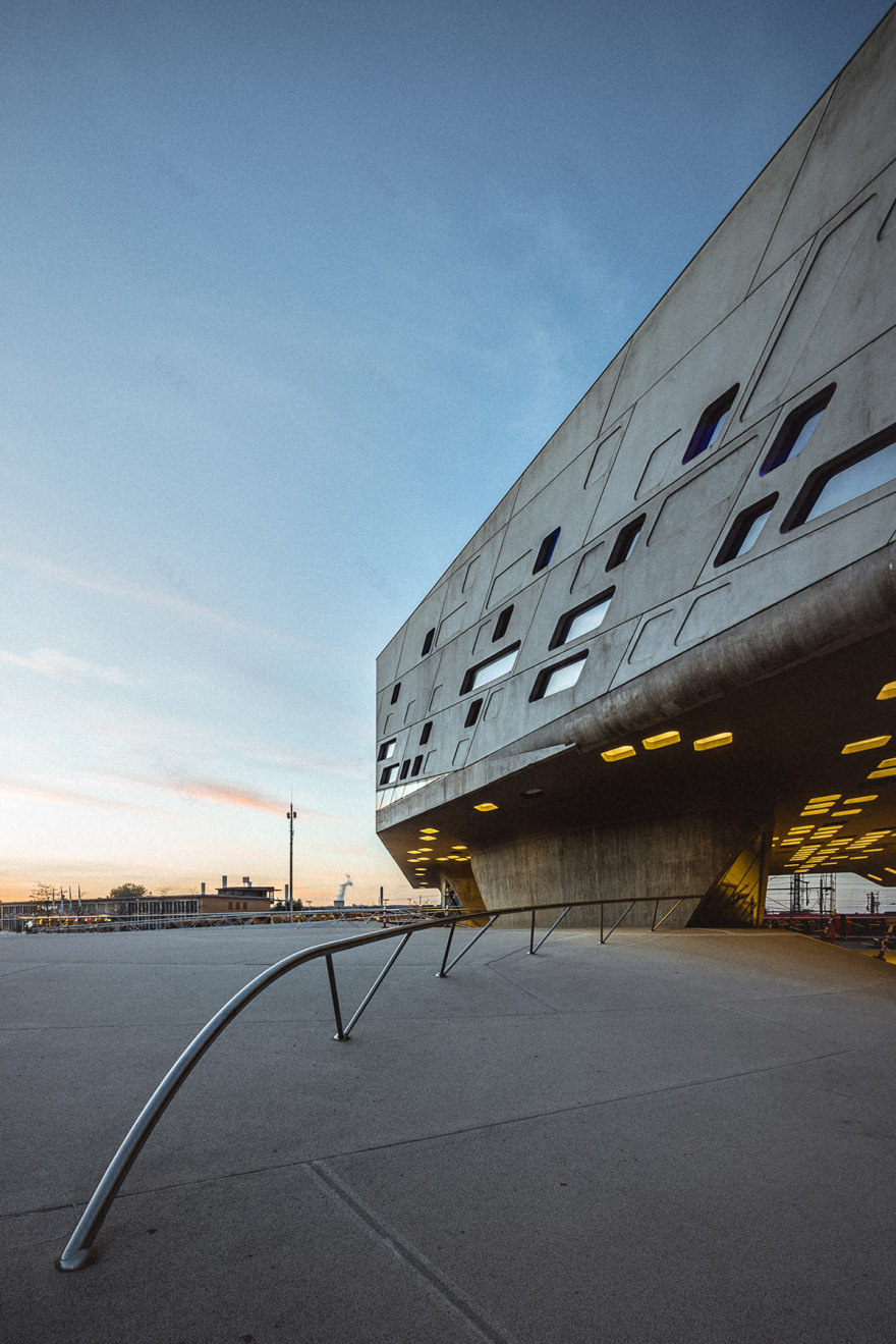 流光溢彩的科学中心 · Phaeno Science Center丨德国丨伊拉克裔英国建筑师扎哈·哈迪德-14